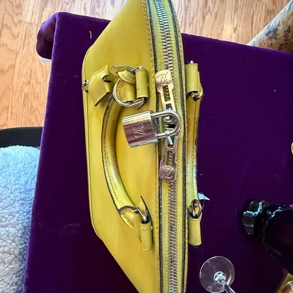 Louis Vuitton Epi Leather Alma PM Citron w/lock keys - Picture 7 of 13